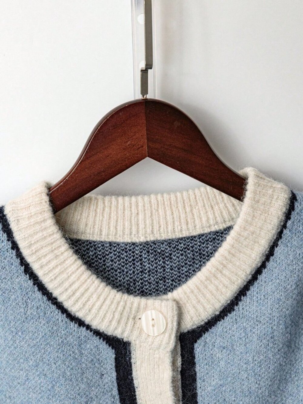 Blue And White Casual Women's Contrast Color Round Neck Cardigan - Picture 4 of 5
